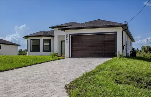 3202 72nd St W, Lehigh Acres, FL 33971