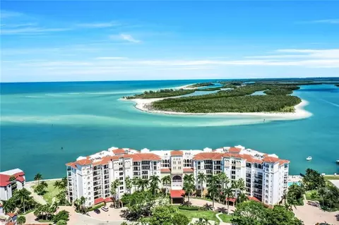 700 La Peninsula Blvd #206, Naples, FL 34113