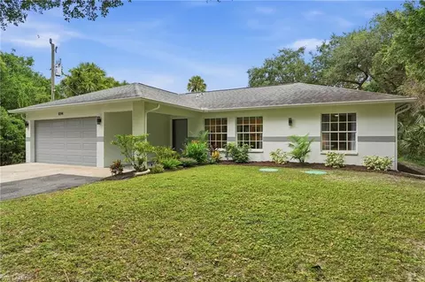 1094 13th St SW, Naples, FL 34117