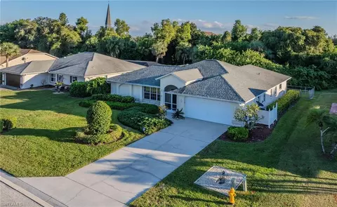 30 Wickliffe Dr, Naples, FL 34110