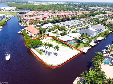 1300 Curlew Ave, Naples, FL 34102
