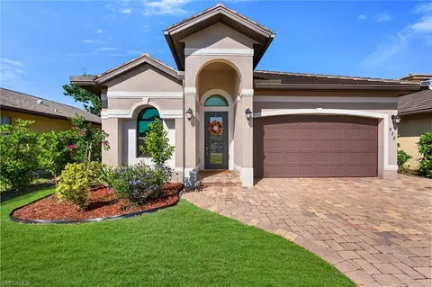 833 109th Ave N, Naples, FL 34108
