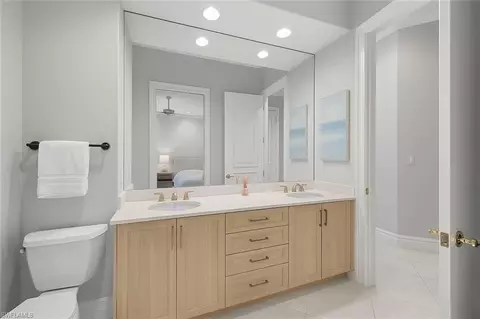 Bath - 258 9th Ave S, Naples, FL 34102 photo 6 of 6
