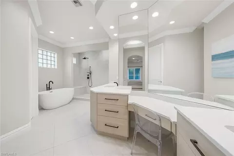Bath - 258 9th Ave S, Naples, FL 34102 photo 2 of 6