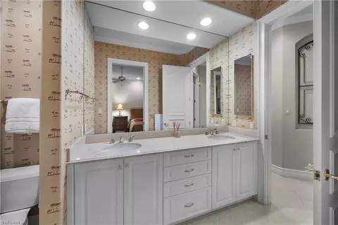 Bath - 258 9th Ave S, Naples, FL 34102 photo 5 of 6