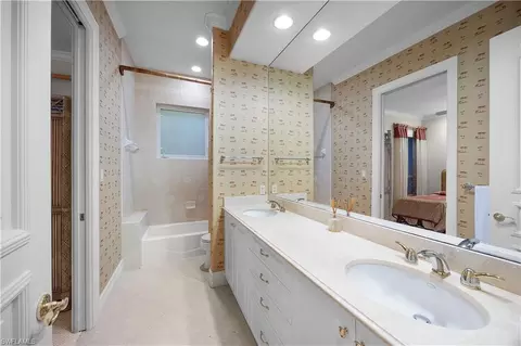Bath - 258 9th Ave S, Naples, FL 34102 photo 3 of 6