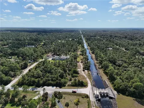 8 Th Ave NE, Naples, FL 34120 photo 2