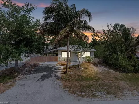 3433 Hibiscus Ave, Naples, FL 34104