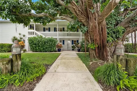 1145 4th St S #5, Naples, FL 34102