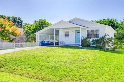 111 7th St, Naples, FL 34113