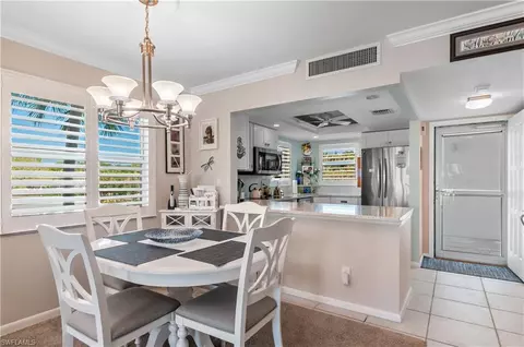 37 High Point Cir E #210, Naples, FL 34103