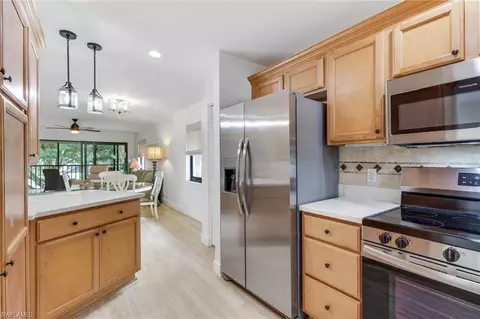 4955 Pepper Cir #B208, Naples, FL 34113