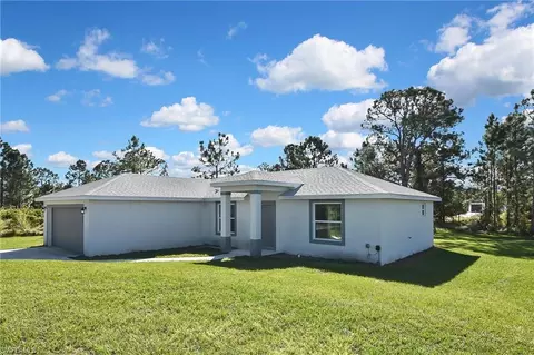 902 Lytle St E, Lehigh Acres, FL 33974 photo 2