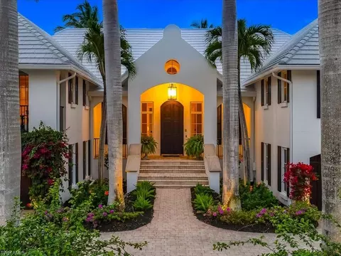 Exterior - 1750 4th St S, Naples, FL 34102 photo 2 of 16