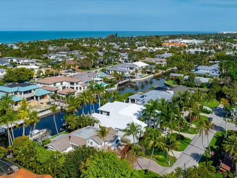 View/Area - 1750 4th St S, Naples, FL 34102 photo 3 of 4