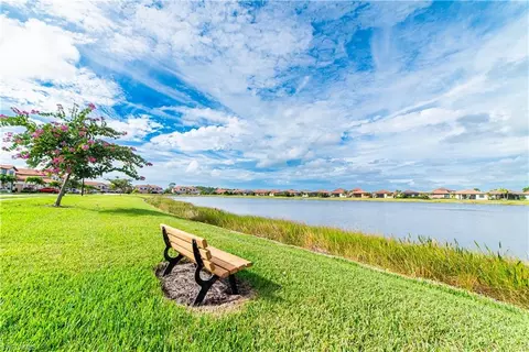 1606 Oceania Dr S #202, Naples, FL 34113