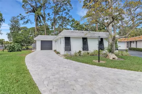 272 Yorkshire Ct #11, Naples, FL 34112