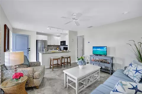655 8th Ave S #6, Naples, FL 34102
