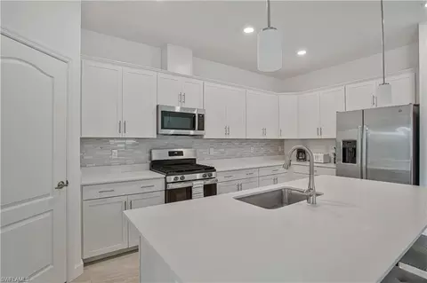 Kitchen - 18293 Ridgeline Dr, Estero, FL 33928 photo 4 of 6