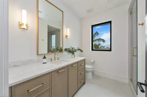 Bath - 1640 Dolphin Ct, Naples, FL 34102 photo 7 of 8