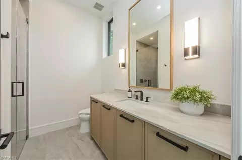 Bath - 1640 Dolphin Ct, Naples, FL 34102 photo 1 of 8