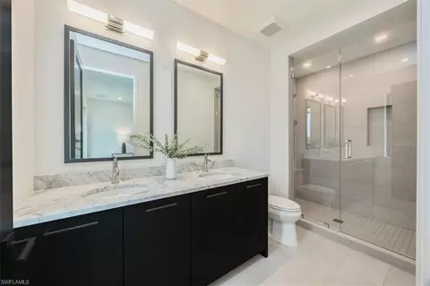 Bath - 1640 Dolphin Ct, Naples, FL 34102 photo 8 of 8
