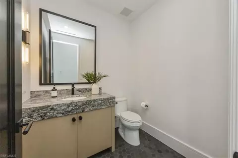 Bath - 1640 Dolphin Ct, Naples, FL 34102 photo 6 of 8