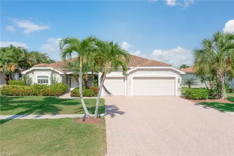 2250 Grove Dr, Naples, FL 34120