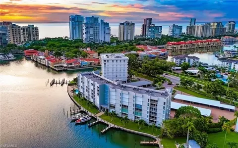 300 Park Shore Dr #1E, Naples, FL 34103