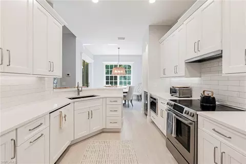 Kitchen - 19013 Ridgepoint Dr, Estero, FL 33928 photo 3 of 4