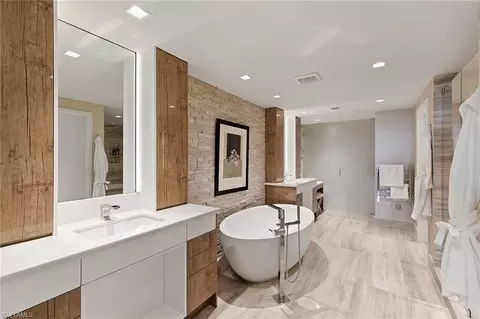 Bath - 6897 Grenadier Blvd #902, Naples, FL 34108 photo 1 of 6