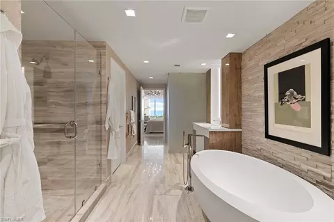 Bath - 6897 Grenadier Blvd #902, Naples, FL 34108 photo 2 of 6