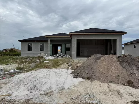916 Manresa Ave S, Lehigh Acres, FL 33974