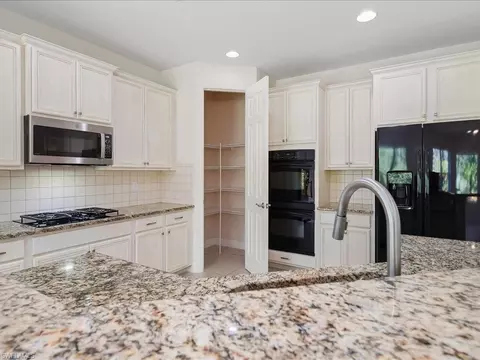 Kitchen - 12671 Biscayne Ct, Naples, FL 34105 photo 3 of 7