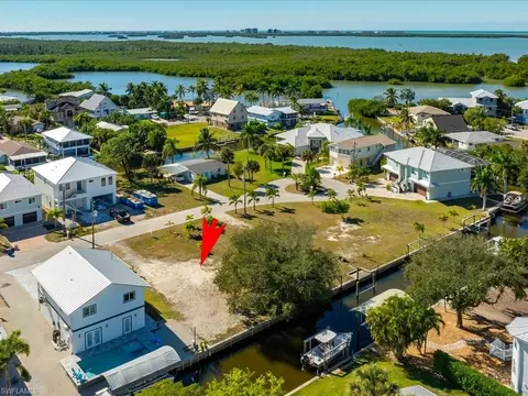 4730 Swordfish St, Bonita Springs, FL 34134