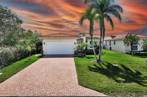 684 98th Ave N, Naples, FL 34108