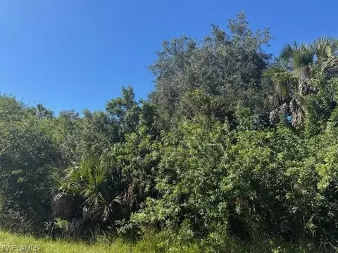 3 Rd St NW, Naples, FL 34120