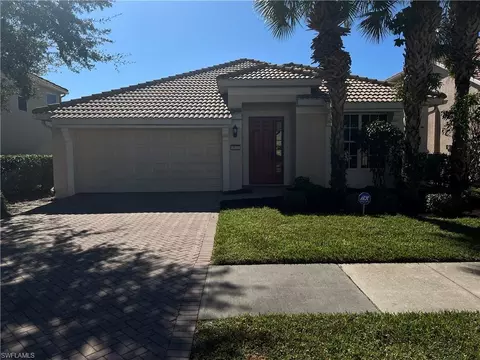 2022 Fairmont Ln, Naples, FL 34120