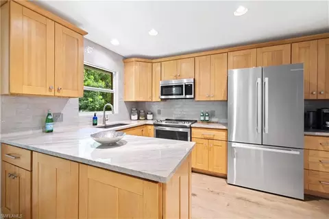Kitchen - 3200 Binnacle Dr #C3, Naples, FL 34103 photo 3 of 5