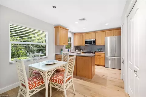 Kitchen - 3200 Binnacle Dr #C3, Naples, FL 34103 photo 4 of 5