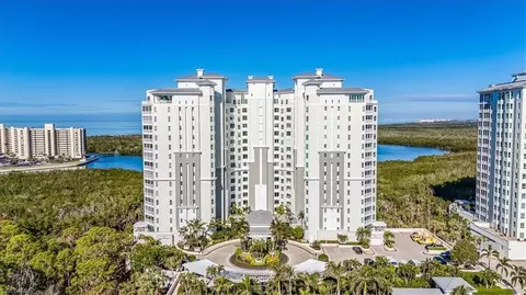 295 Grande Way #702, Naples, FL 34110
