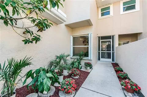 419 Emerald Bay Cir #B6, Naples, FL 34110