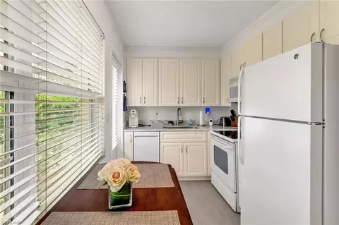 Kitchen - 207 8th Ave S #207A, Naples, FL 34102 photo 3 of 7