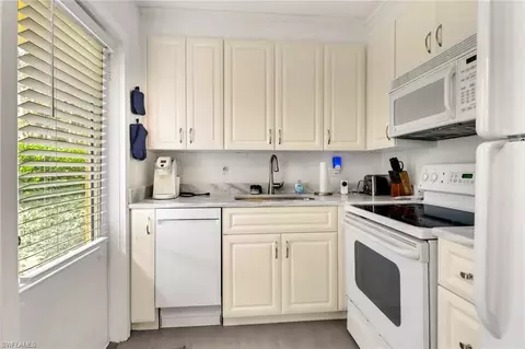 Kitchen - 207 8th Ave S #207A, Naples, FL 34102 photo 4 of 7