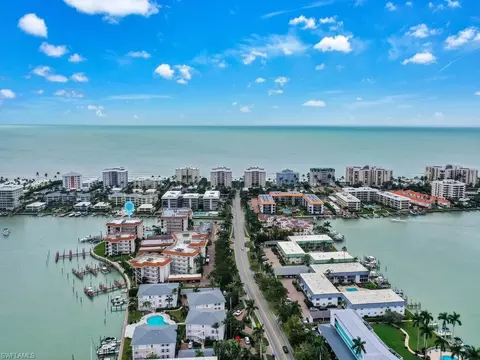 222 Harbour Dr #103, Naples, FL 34103