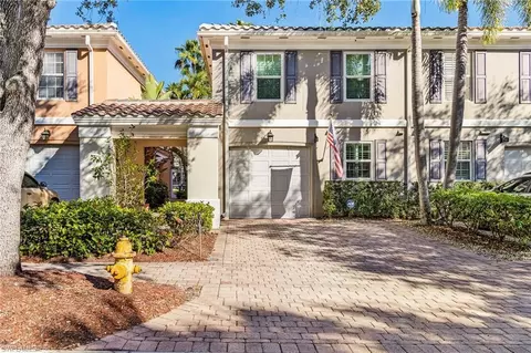 5733 Cove Cir, Naples, FL 34119