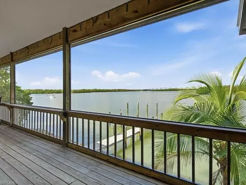 230 Harbor Pl N, Goodland, FL 34140