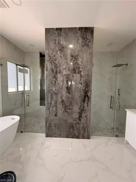 Bath - 3740 39th Ave NE, Naples, FL 34120 photo 6 of 8