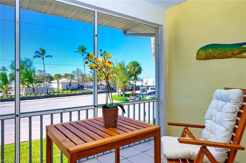 1550 Gulf Shore Blvd N #W4, Naples, FL 34102