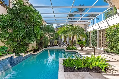 7849 Cocobay Dr #1, Naples, FL 34108